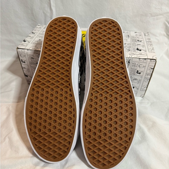 Rare Vans Black and White Snoopy Slip-On Shoes - NEW - Picture 5 of 6